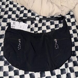 LULULEMON 13L sling bag